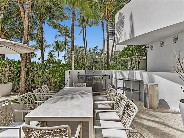 17001 Collins Ave #CU-2106 — Photo 37