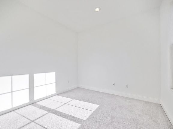 4th image of 601 Saint Andrews