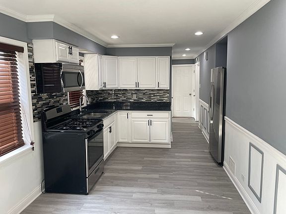 4th image of 10442 S Sacramento Ave