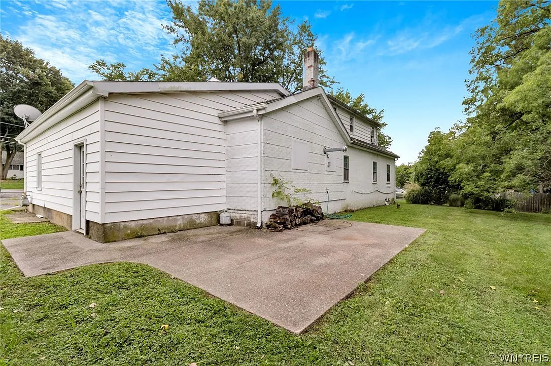 3 bed, 1.0 bath, 1292 sqft, $2,000 — Photo 3