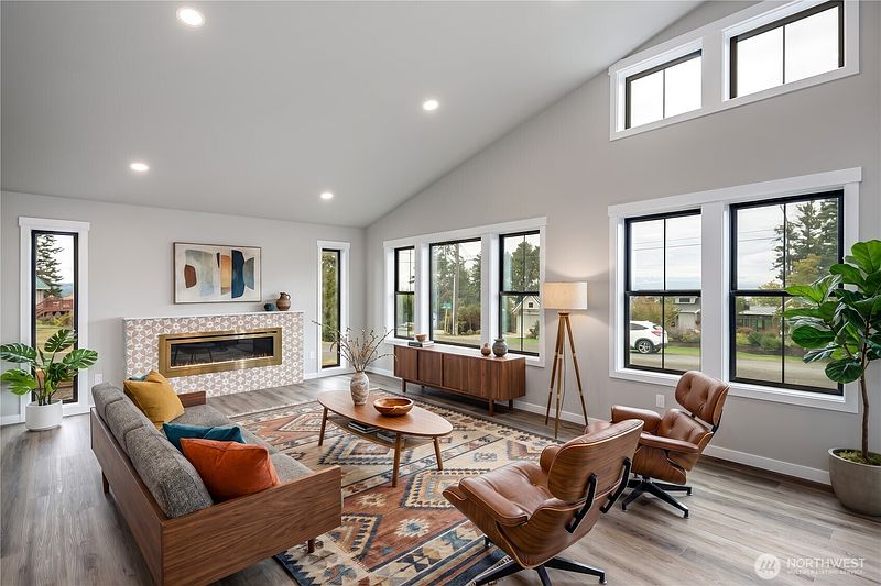4th image of 1890 Cascade View Drive