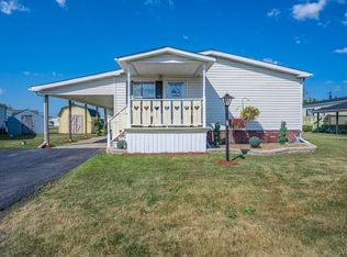 651 Birchwood Dr, Lockport, NY 14094