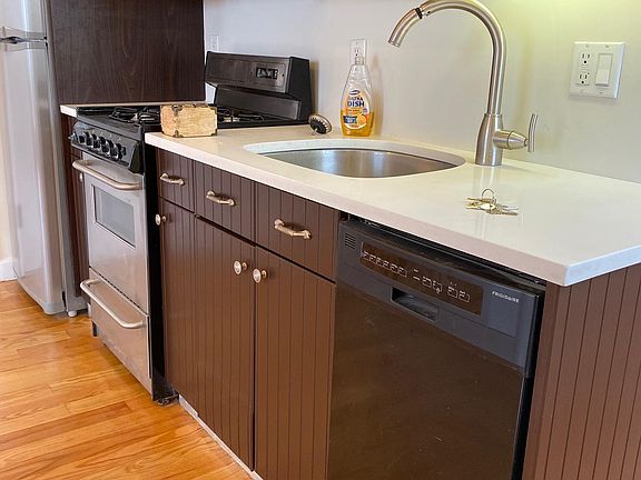 3rd image of 12311 Rockaway Beach Blvd APT 4B
