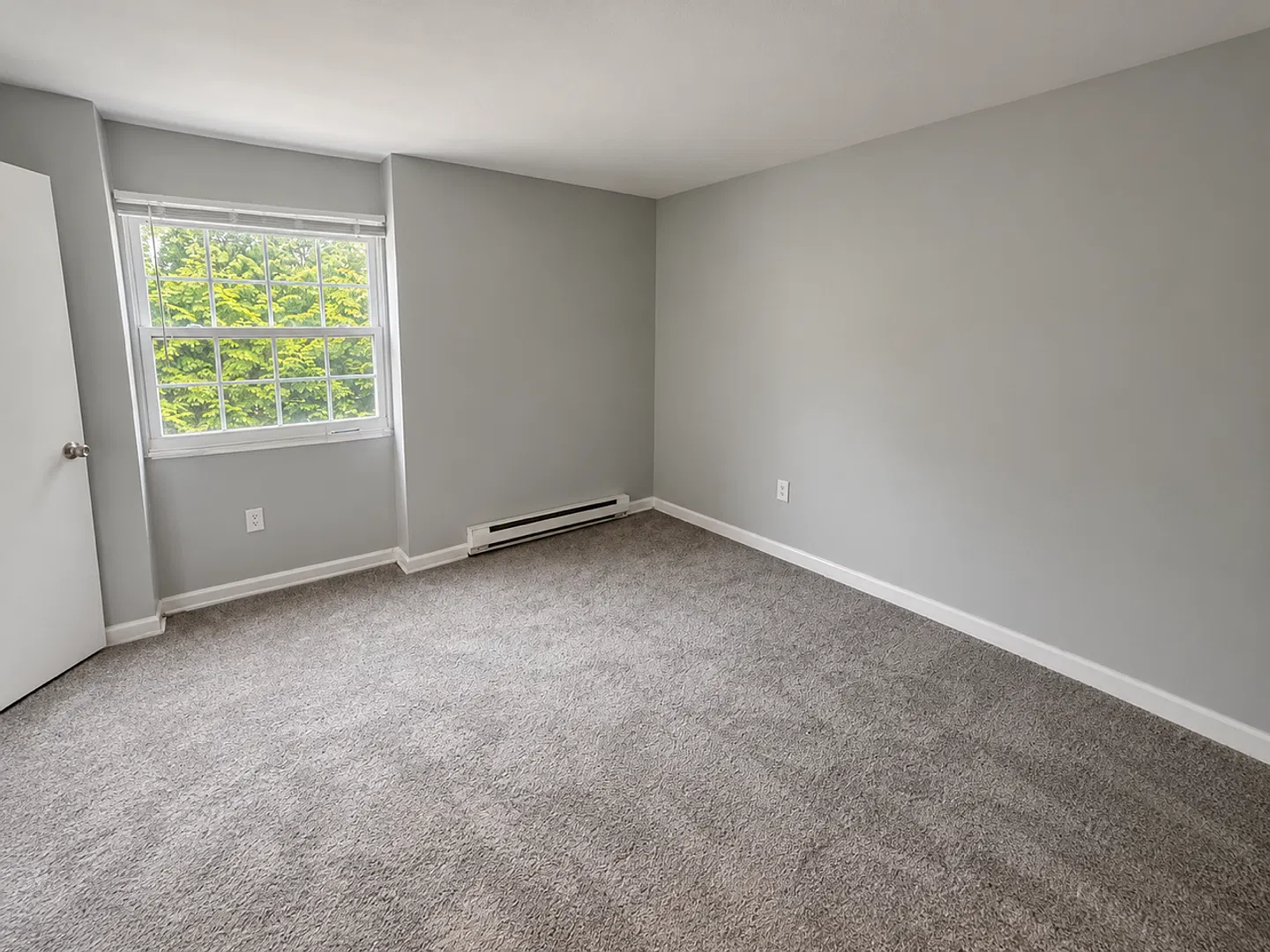 Courtview Square Apartments — Photo 4