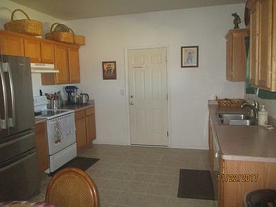 Kitchen w/family room door