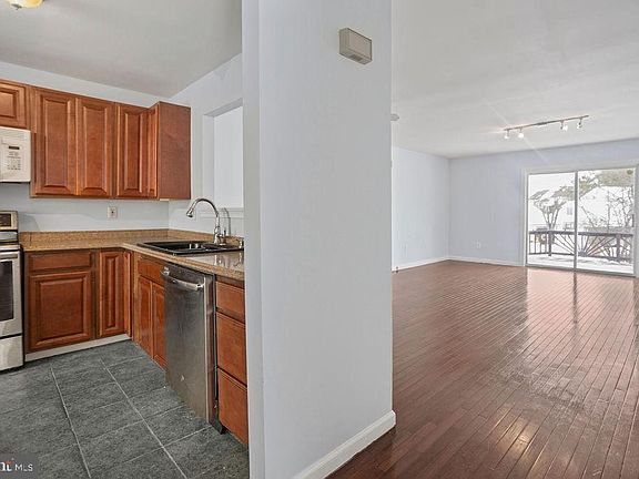 4th image of 221 Vercelli Dr