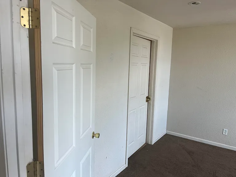 218 4th St #8 — Photo 3