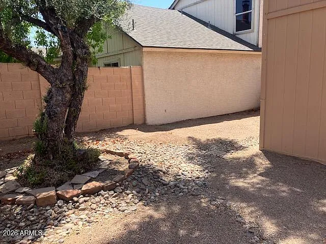 530 E Kerry Ln — Photo 36