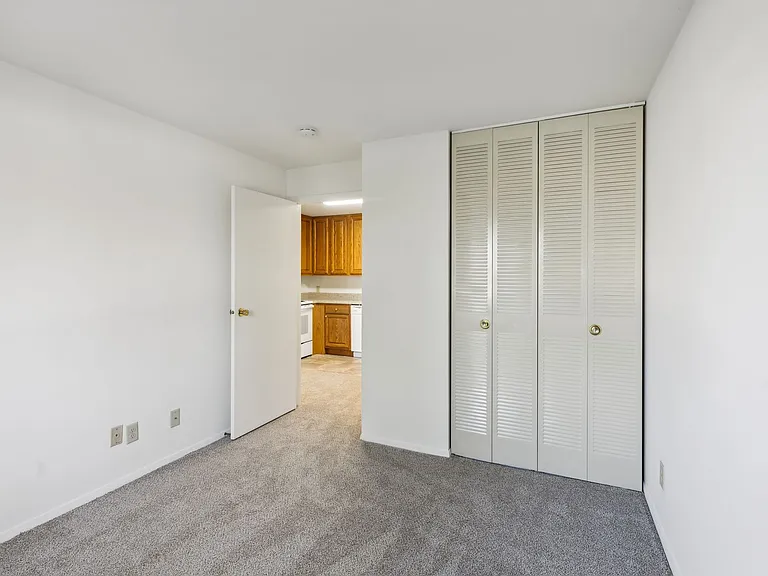 Country Meadows Apartments — Photo 40