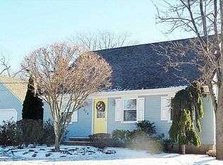 112 Park Forest Rd, Cranston, RI 02920