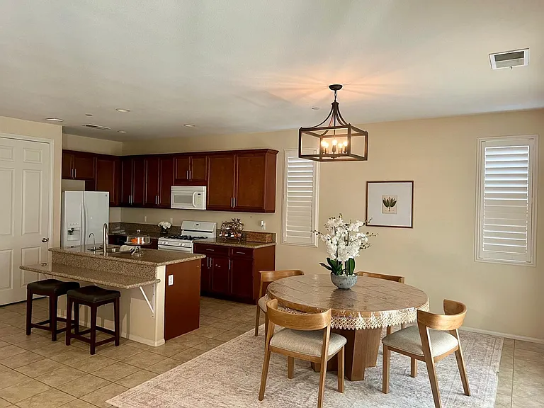 302 Sunny Meadow Pl — Photo 2