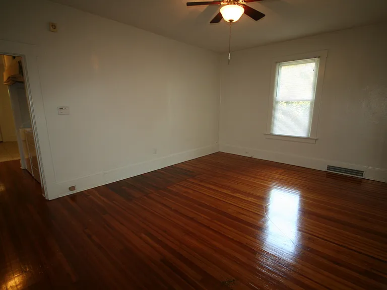 1306 W Chapel Hill St #B — Photo 3