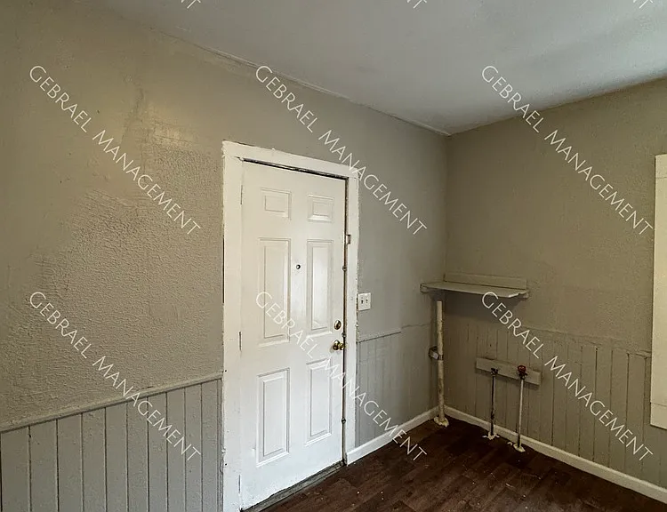 1344 Gage St — Photo 13