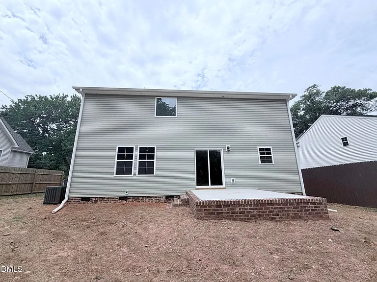 824 Roane St — Photo 16