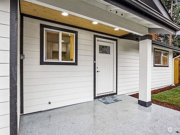3rd image of 14713 105th Avenue E