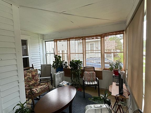 4th image of 110 S Forest Ave