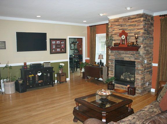 4th image of 791 Coveview Cir