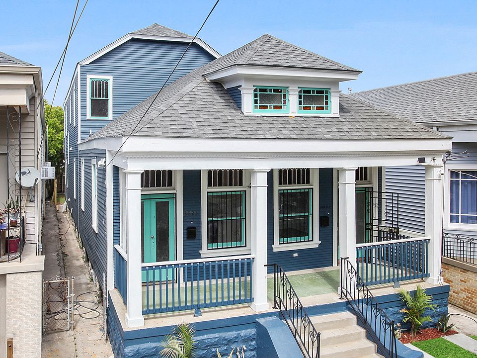 1st image of 3023 Banks St
