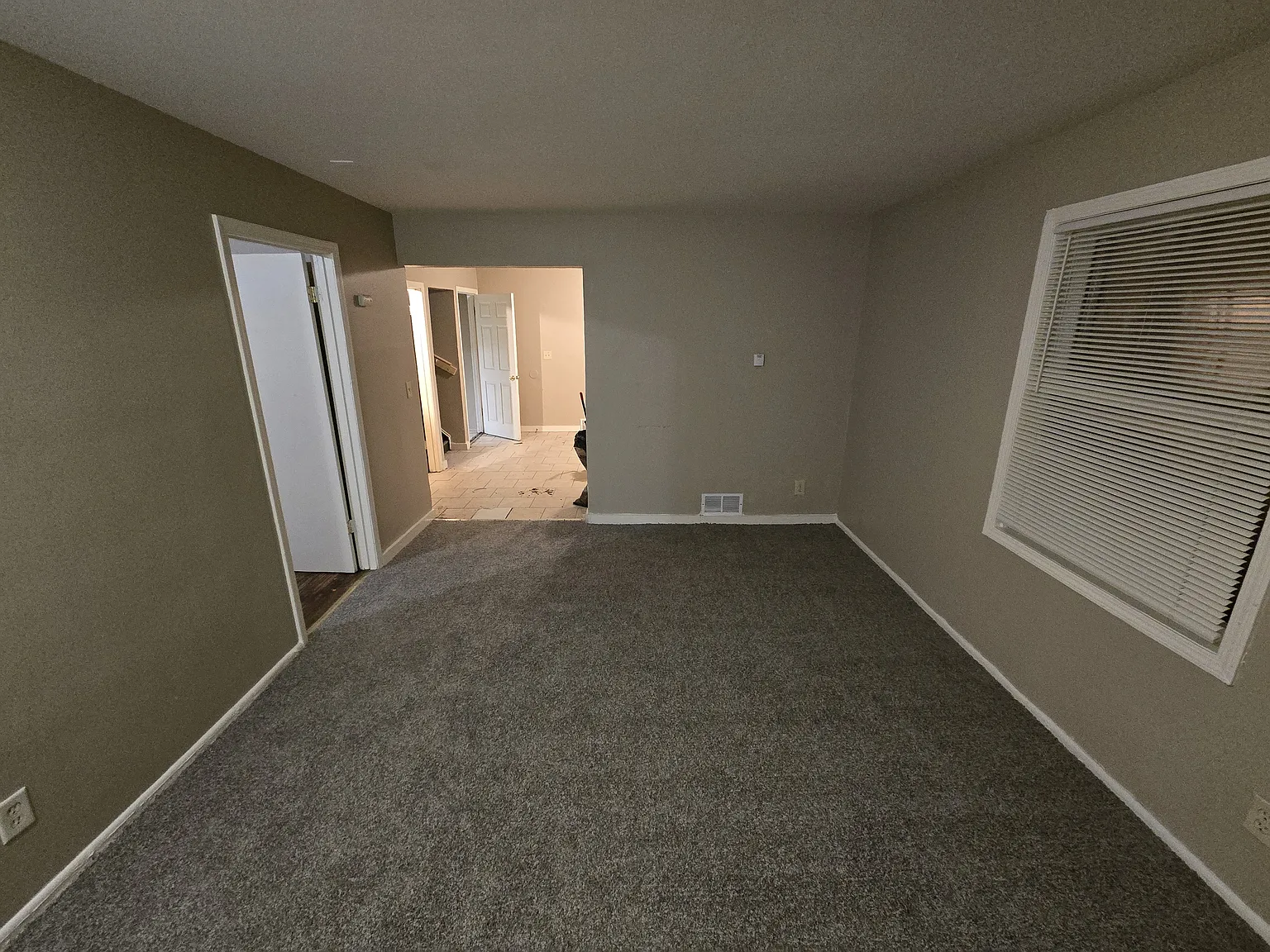 4 bed, $1,800 — Photo 3