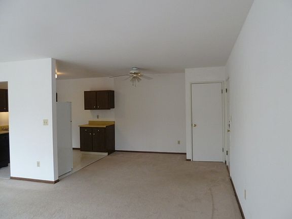 5th image of 220 Williamsburg Dr APT 6