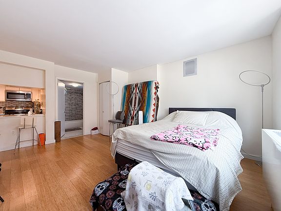 4th image of 310 E 2nd St APT 2A