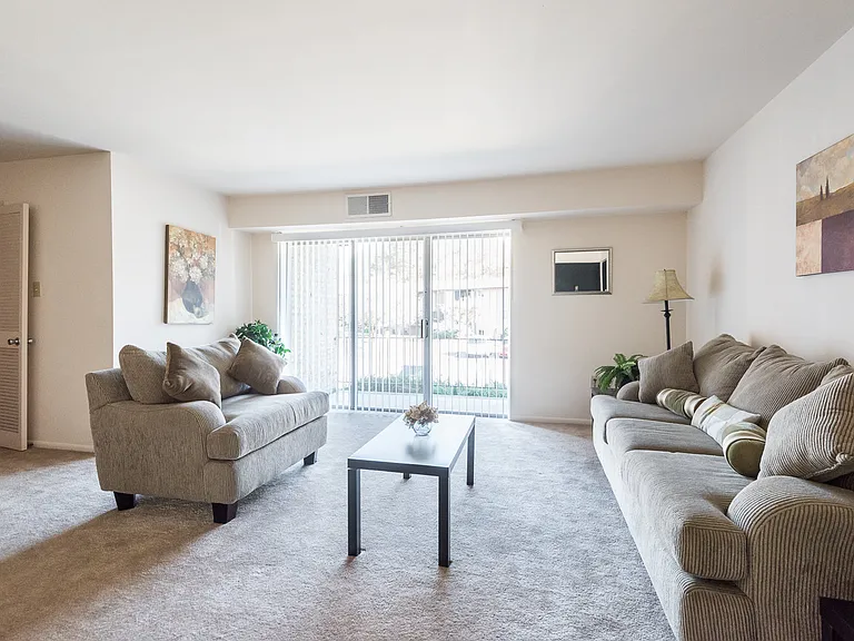 7515 Foxhall Ln — Photo 1