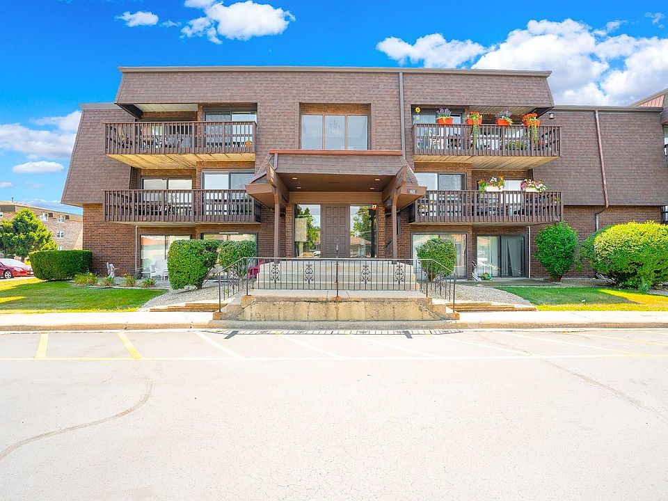 1st image of 1615 Richmond Cir Unit 302