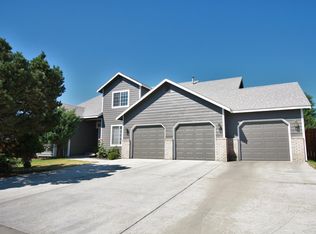210 Brookwood Loop, Richland, WA 99352