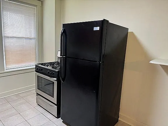 3 bed, 1250 sqft, $1,800 — Photo 2