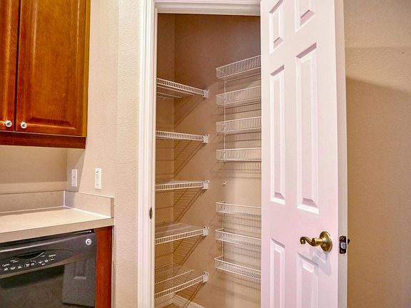 5th image of 590 Pinebranch Cir