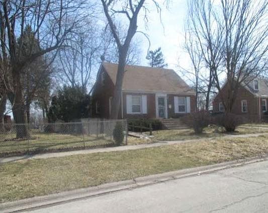 2nd image of 16207 Emerald Ave