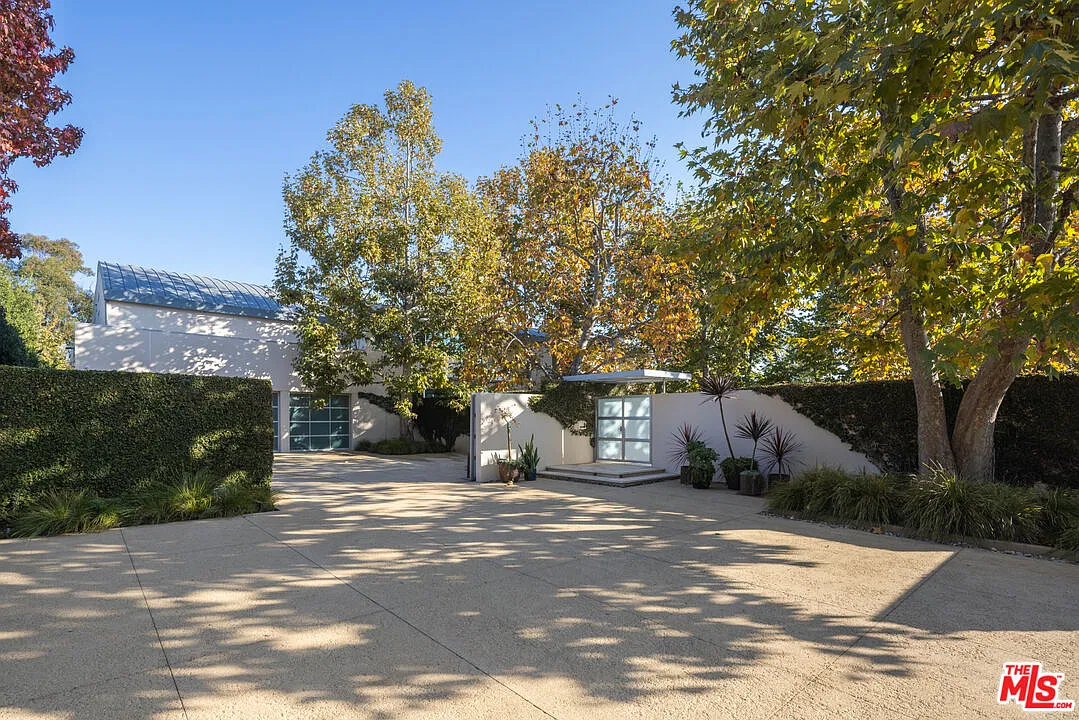 5 bed, 9.0 bath, 13629 sqft, $60,000 — Photo 4