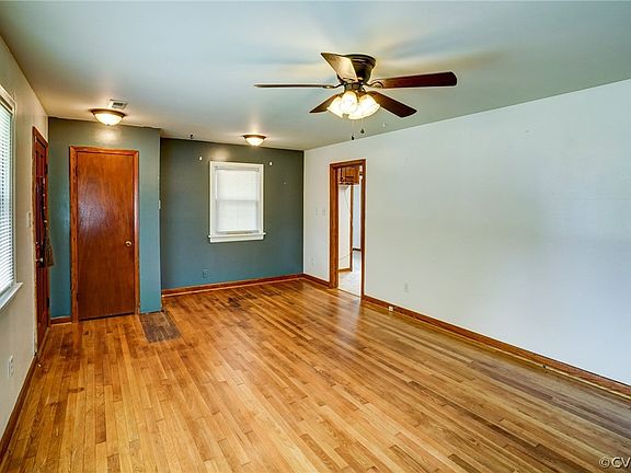 4th image of 300 Sandston Ave
