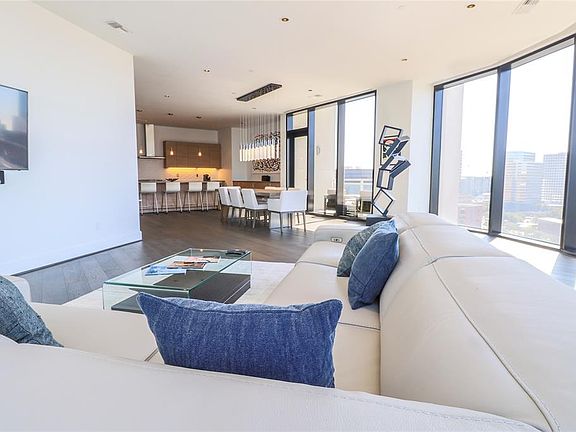 3rd image of 1409 Post Oak Blvd Unit 1404