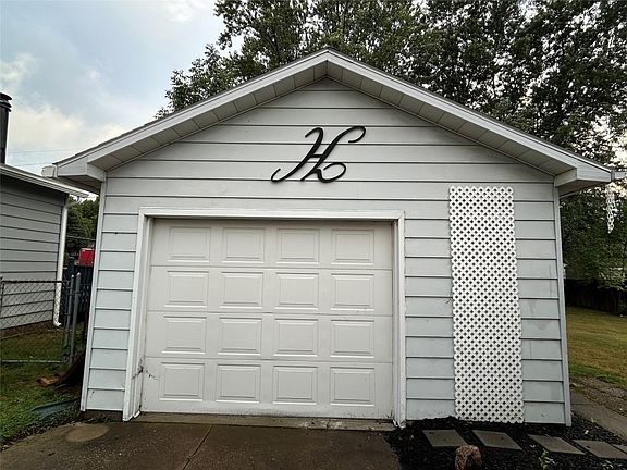 3rd image of 3124 Broadlawn Dr