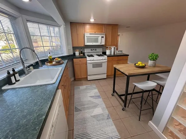 7826 Stroud Ave N APT A, Seattle, WA 98103