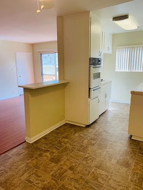 715 E Providencia Ave — Photo 4