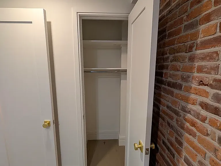 242 Albany Ave #2 — Photo 6