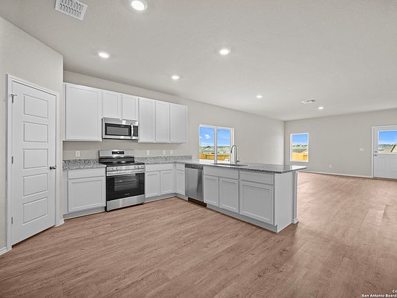 5th image of 254 Landing Ln
