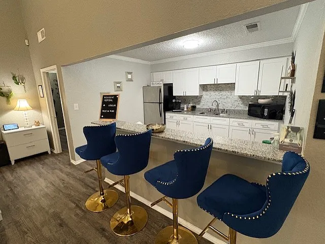 West Wind Apartments — Photo 19