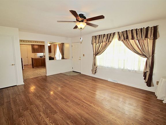 2nd image of 1420 N Autumn Ln