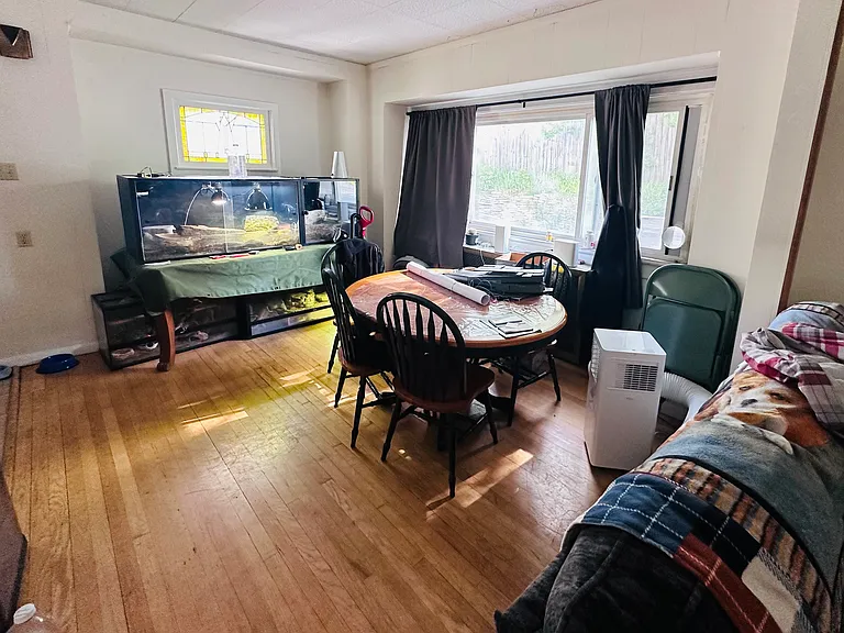 2102 E Beverly Rd — Photo 4