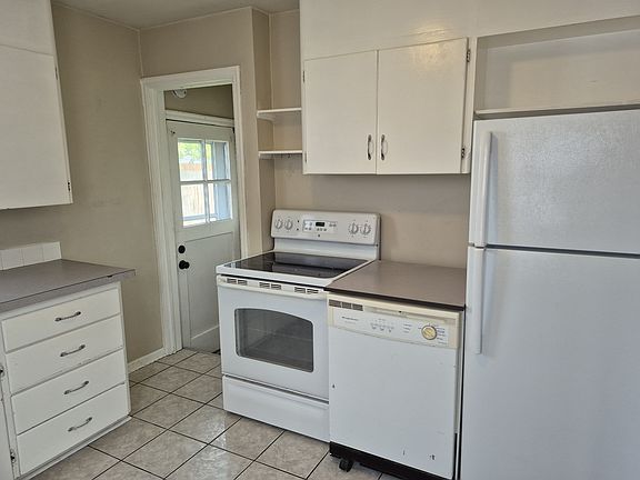 2nd image of 2608 W Walton Ave