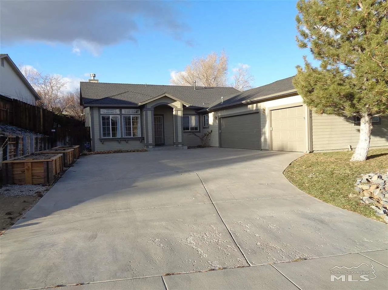 886 Vista Park Dr photo 1