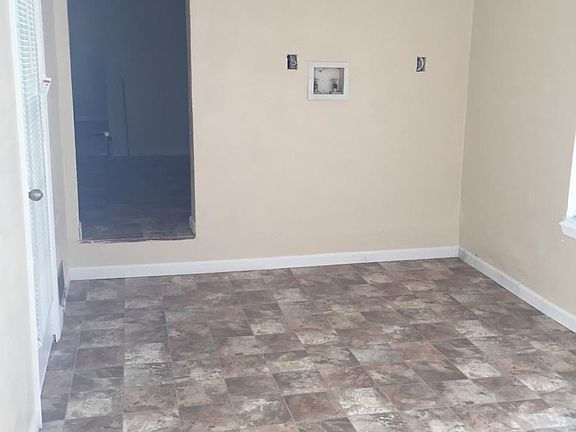 2nd image of 605 W Quitman Ave