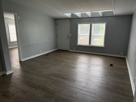 3rd image of 121 Air Park Dr