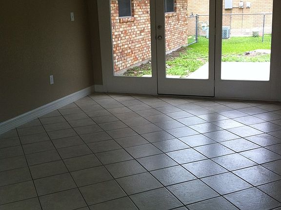 5th image of 4000 Crescent Dr