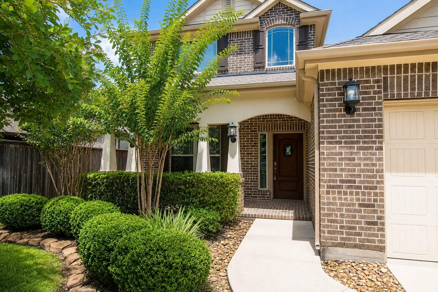 4 bed, 3.5 bath, 2676 sqft, $3,325 — Photo 2