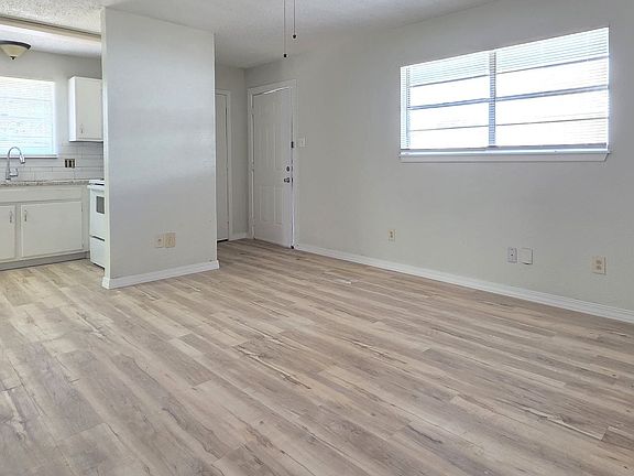 5th image of 2207 15th St APT A