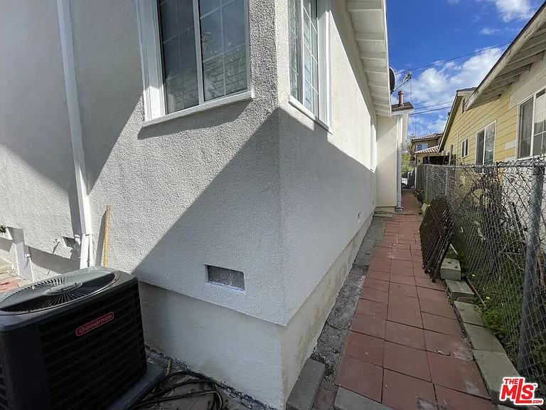 10631 Tinker Ave — Photo 13